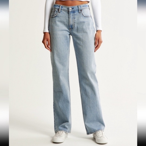 Abercrombie & Fitch Denim - Abercrombie and Fitch the 90s baggy, low rise light wash jeans, size 29
